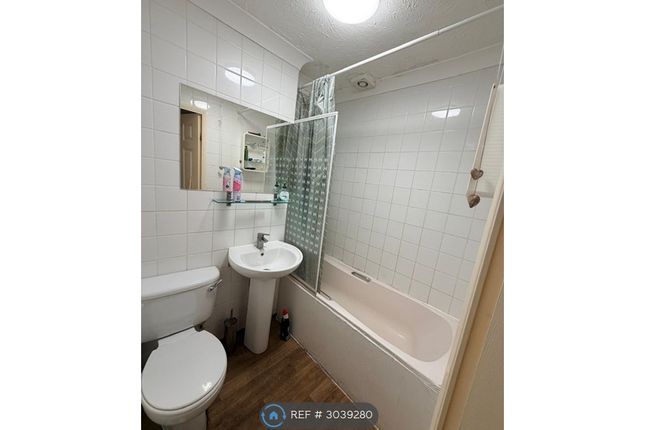 Flat, Lapwing Court Eagle Drive, London photo 5