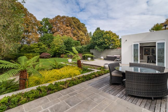 Roedean Crescent, London photo 3
