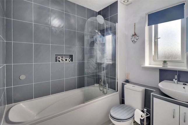 Flat for sale in Morgan Drive, Greenhithe, Kent