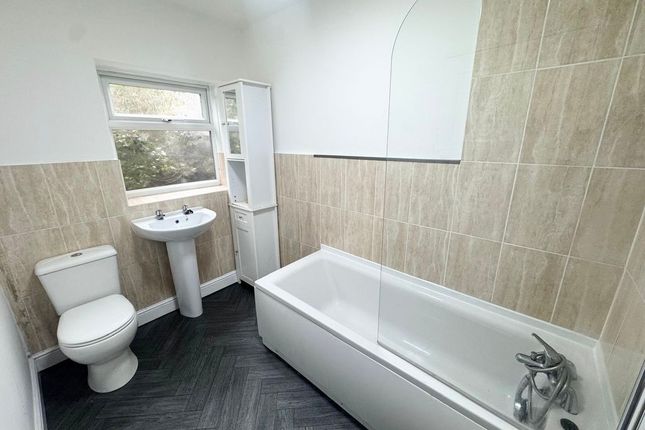 78, Williams Crescent, Oldham photo 2