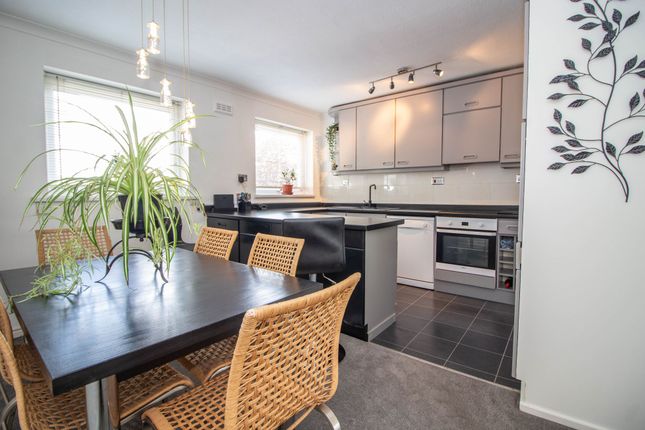 9 Dunsmore The Hoe, Watford photo 2