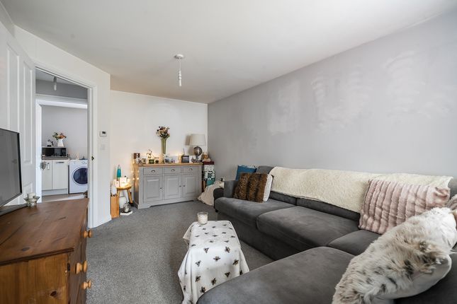 6, Academy Close, Melksham photo 3