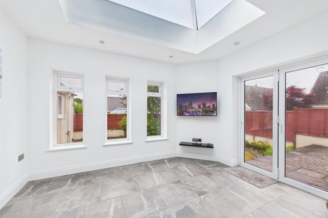 2, Maple Walk, Porthcawl photo 2