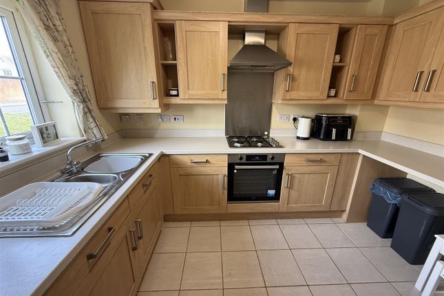 25, Cwrt Lando, Burry Port photo 2