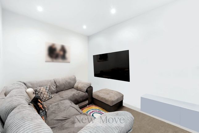 106 Kingshill Avenue, Worcester Park photo 4