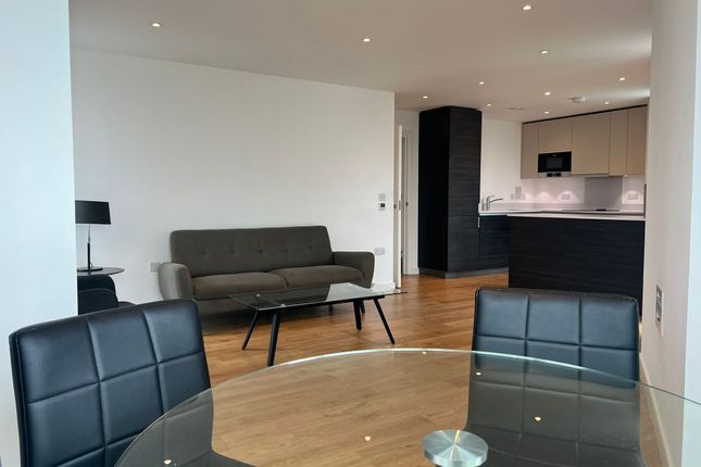 Flat to rent in Saffron Central Square, Croydon