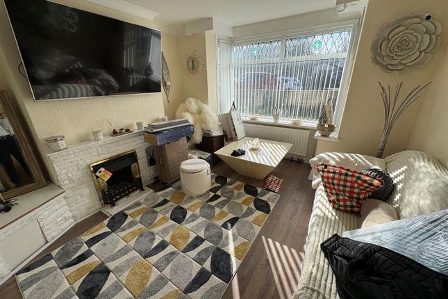 99, Poplar Grove, Bradford photo 2