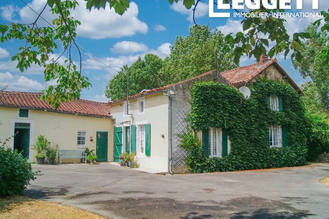 Villa for sale in Marillet, Vendée, Pays De La Loire