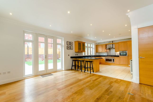 Arcadian Place, Southfields photo 3