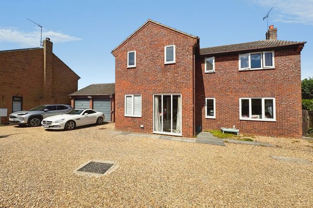 4, Thatchers Close, Huntingdon photo 3