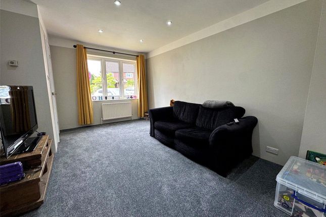 31, Angora Way, Hampshire photo 4