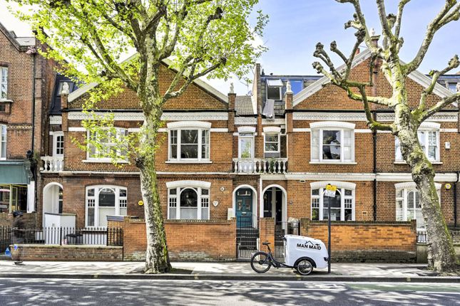 Maisonette to rent in Wandsworth Bridge Road, Fulham, London