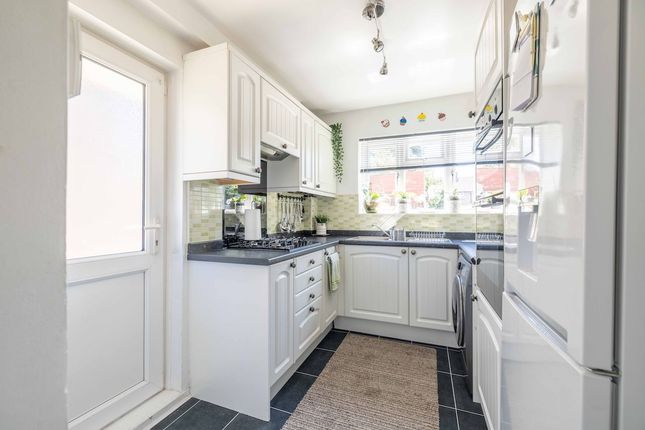 89, Quinbrookes, Slough photo 4