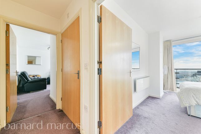 Flat 74, Hamlyn House, High Street, Feltham photo 4