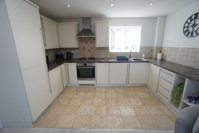 83 Widmer House Wellesbourne Crescent, High Wycombe photo 3