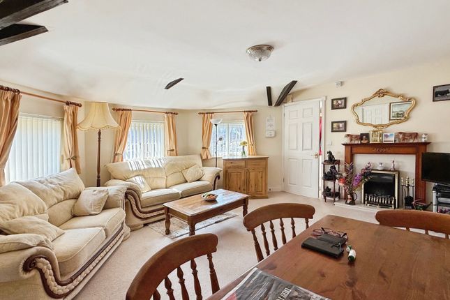 Flat 14 William House Court, Eden Vale Road, Westbury photo 4