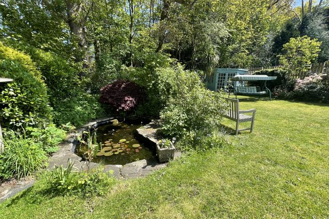 10, Phillips Close, Headley photo 3