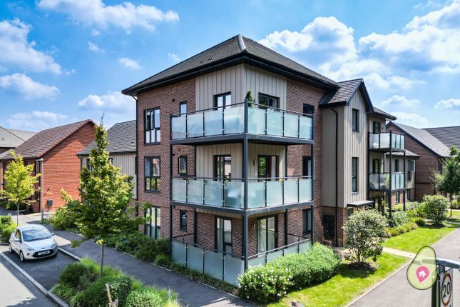 Flat for sale in Hawthorn Drive, Crowthorne