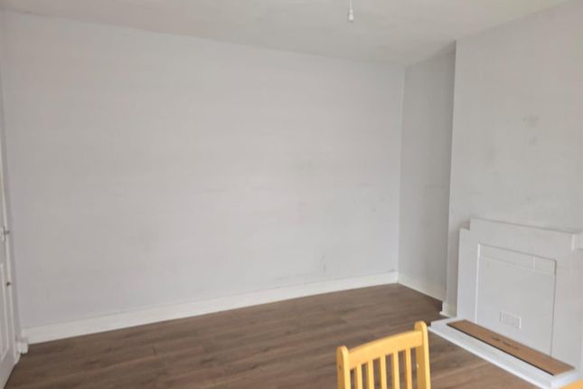 17, Wimborne Road, London photo 4