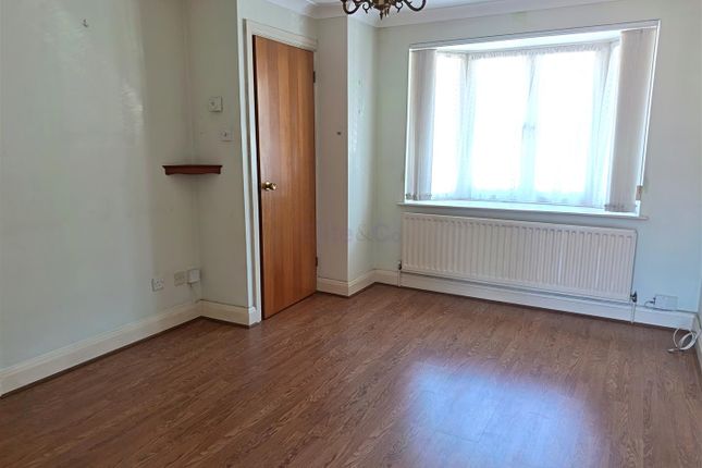 3, Turners Meadow Way, Beckenham photo 3