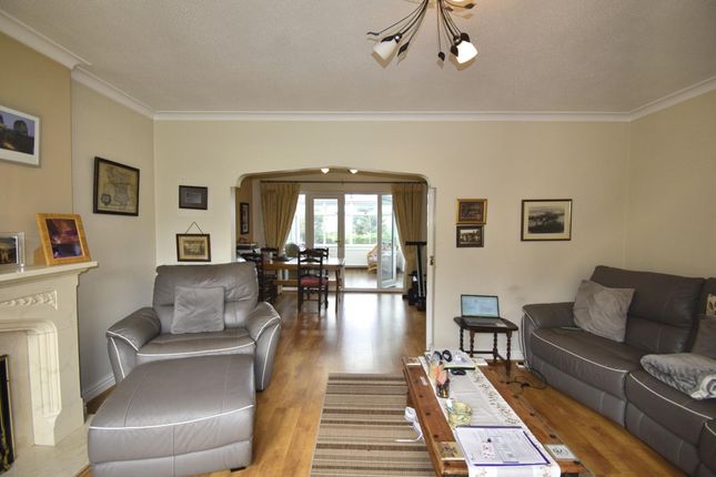 8 Linglongs Avenue, High Peak photo 3