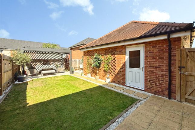 7, Hurst Avenue, Camberley photo 2
