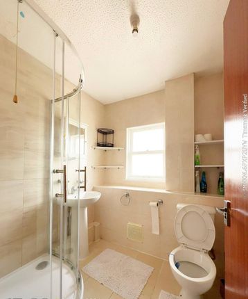 2 Alders Close, london photo 5