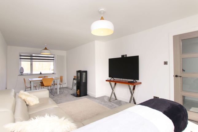 42, Highdale Close, Llantrisant photo 2