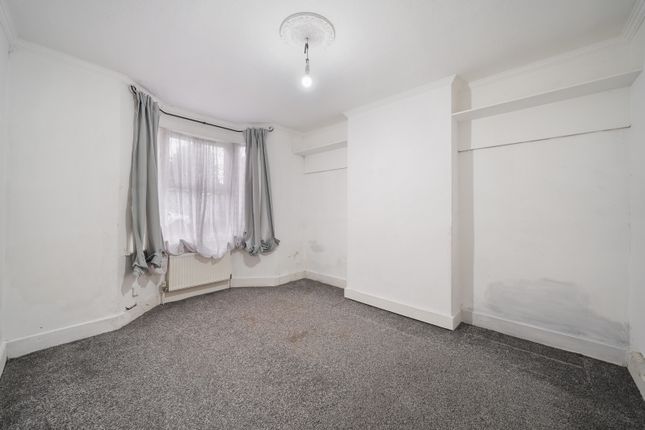 65 Byron Road, Harrow Wealdstone photo 2