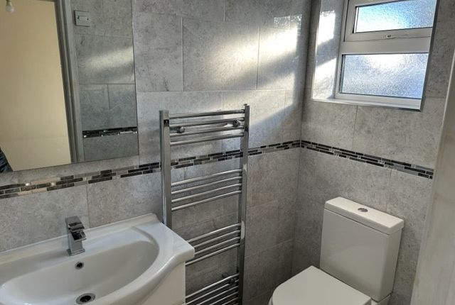 43, Luton photo 5