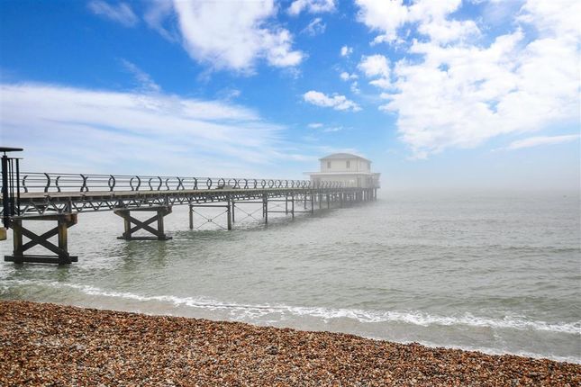 Flat for sale in Broadway, Totland Bay, Isle Of Wight