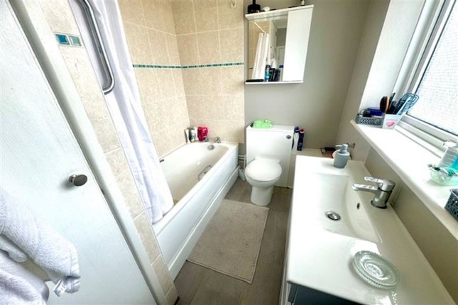 Flat 44, Brook Court Brook Valley, Southampton photo 5