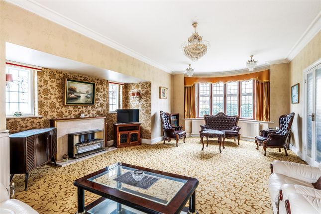 53, The Avenue, South Cheam photo 2