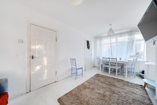 6, Homebury Drive, Manchester photo 4