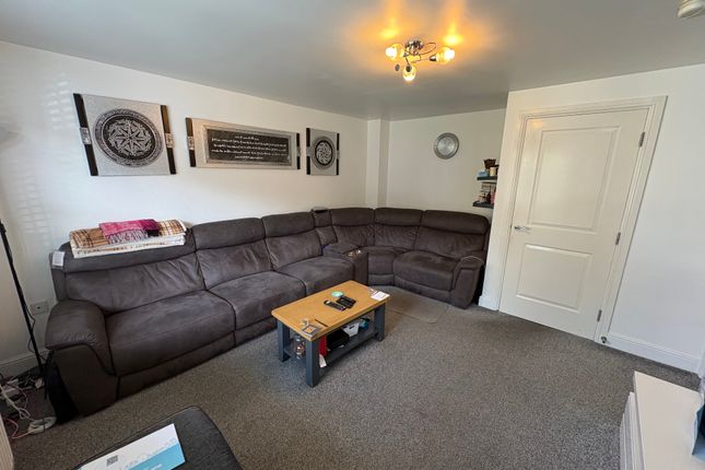 16, Mill Race Lane, Bradford photo 5