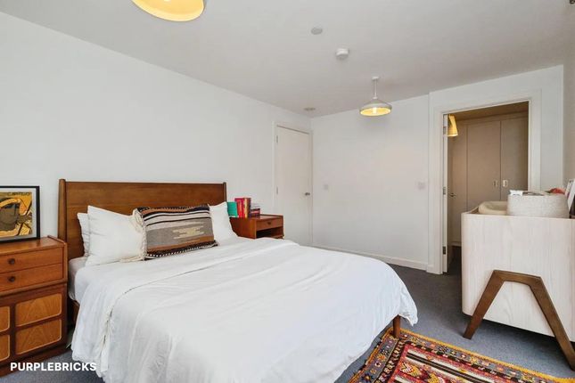 Opal Close, London photo 3