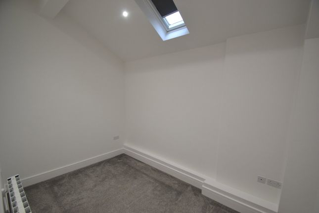 3 Albert Road, Camberley photo 5