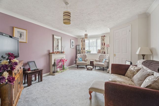 6, Neild Way, Rickmansworth photo 2