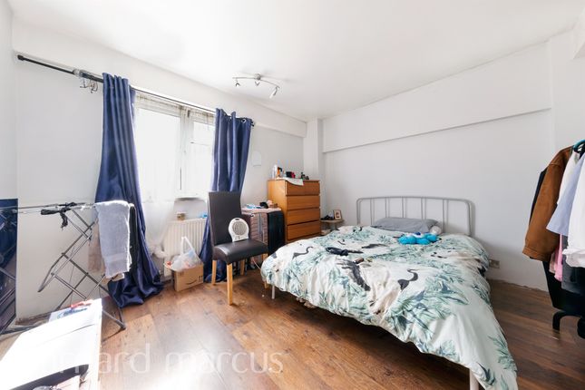 54, Bell Green Lane, London photo 3