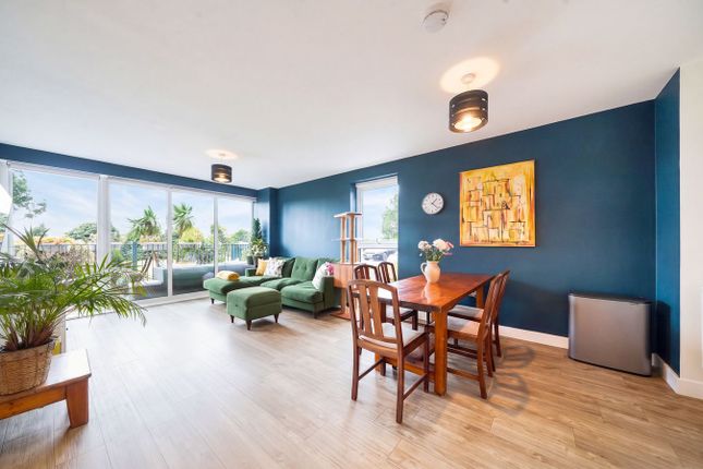 Lambourne House, Flat 68, Apple Yard, London photo 2