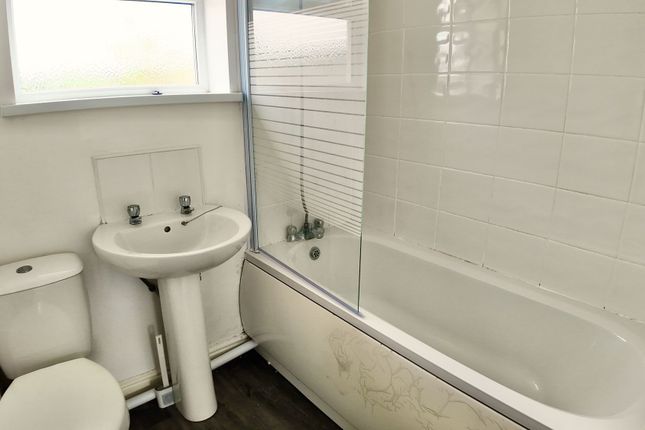 2b East Avenue, Caerphilly photo 4