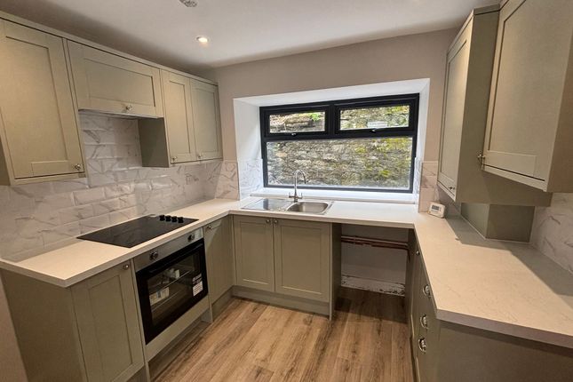 129 Ystrad Road, Pentre photo 2