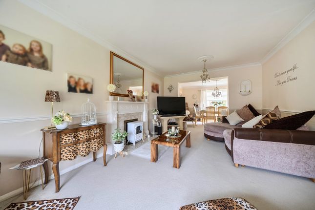 25, Queen Elizabeth Close, Shefford photo 3