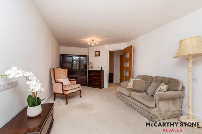 52 Kings Place, Kings Road, Fleet photo 5