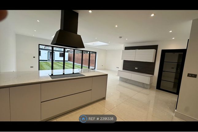 Tolworth Rise North, Surbiton photo 5