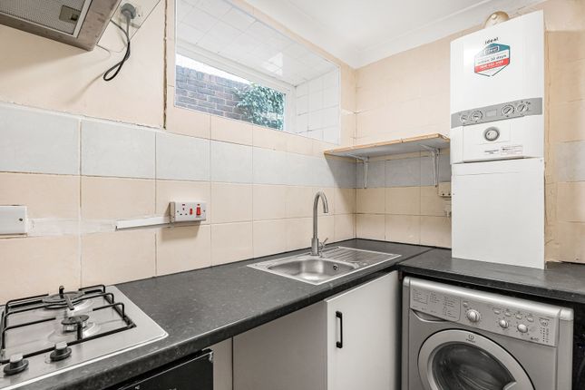 Flat 3, Lyndhurst Court, 297A, Whitehorse Lane, London photo 3