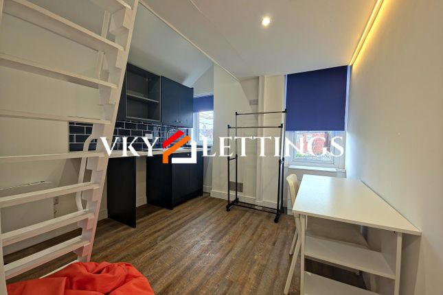Flat- B, 32, Heathfield Road, Cardiff photo 5