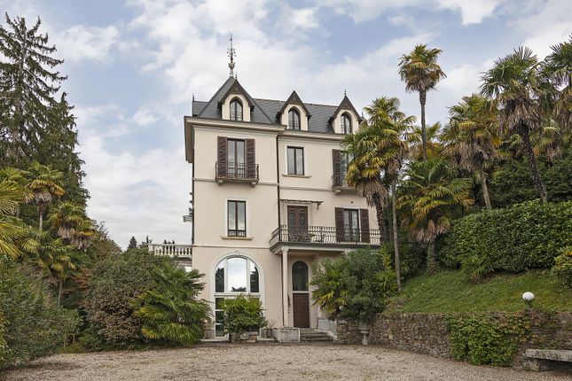 Villa for sale in 21016 Luino, Va, Italy