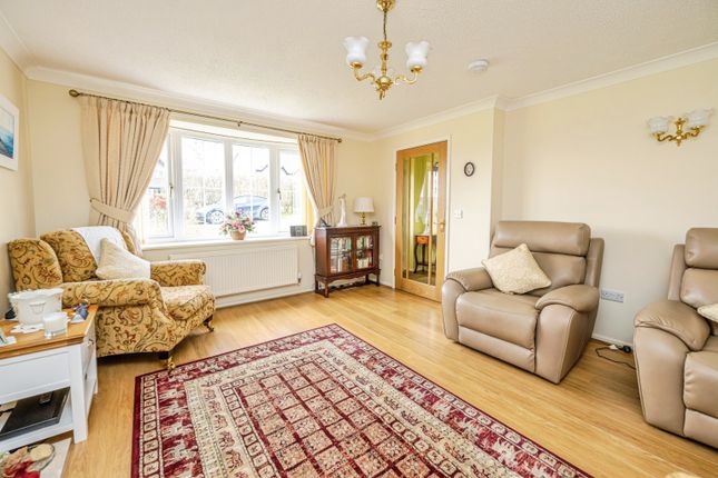 12, Heatherwood, Welshpool photo 4