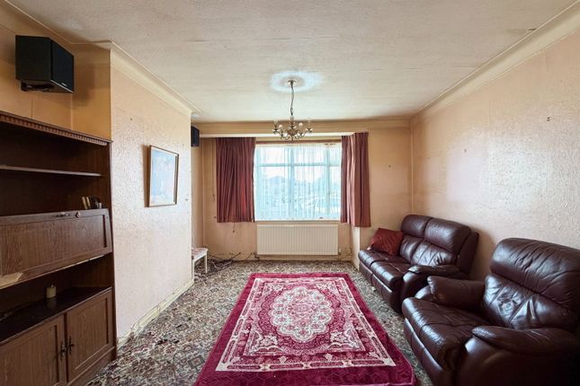 48, Watersfield Way, Edgware photo 4